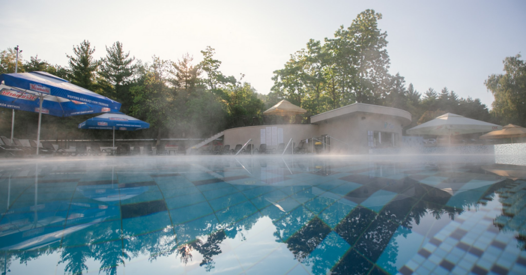 Burgundy tax Illusion Top 5 cazări de poveste, cu piscină exterioară încălzită