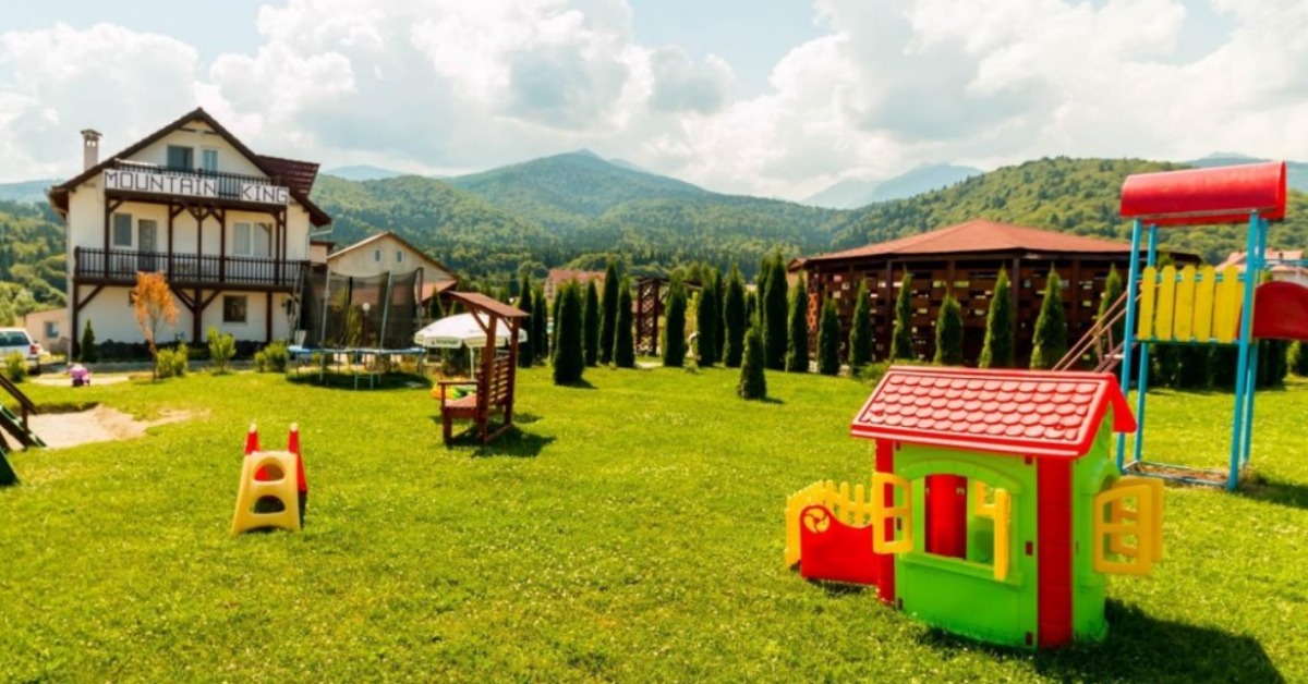 Fume Migration Roux 6 unități de cazare cu locuri de joacă pentru copii - Blogul Travelminit.ro