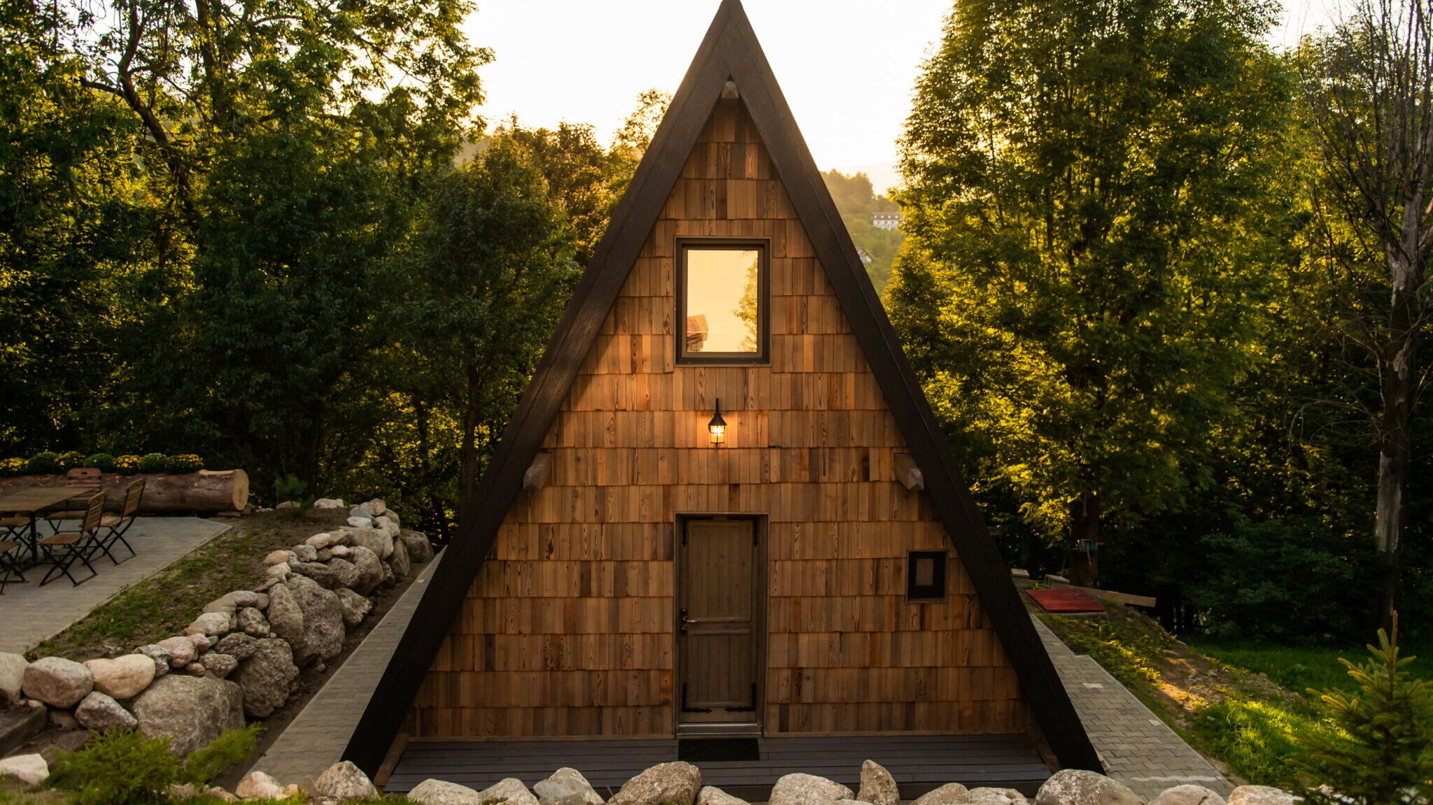 cazare cabana in natura travelminit casuta