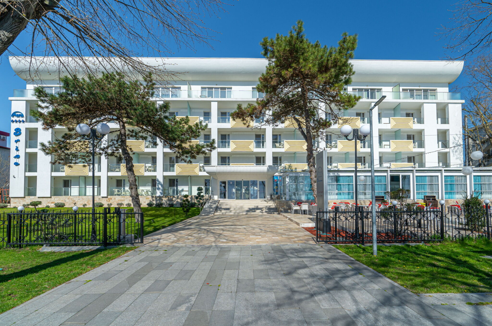 Vacanța la mare - hoteluri top pe litoralul românesc 2025 cazare mangalia litoral vacanta 2025 hotel mera brise