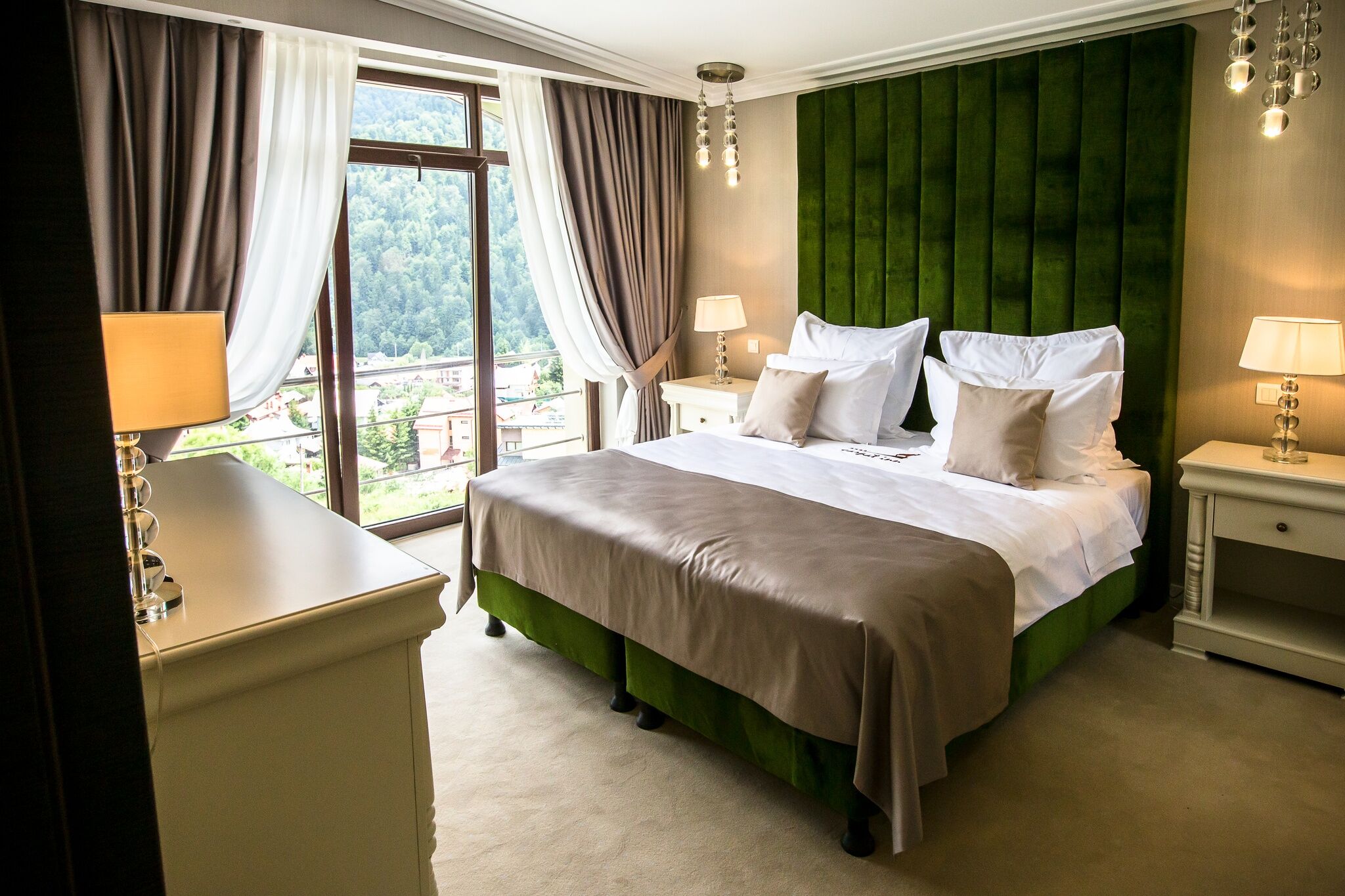 Top 5 cazări la munte din România pentru o vacanță perfectă cazare munte romania camera hotel carpat inn