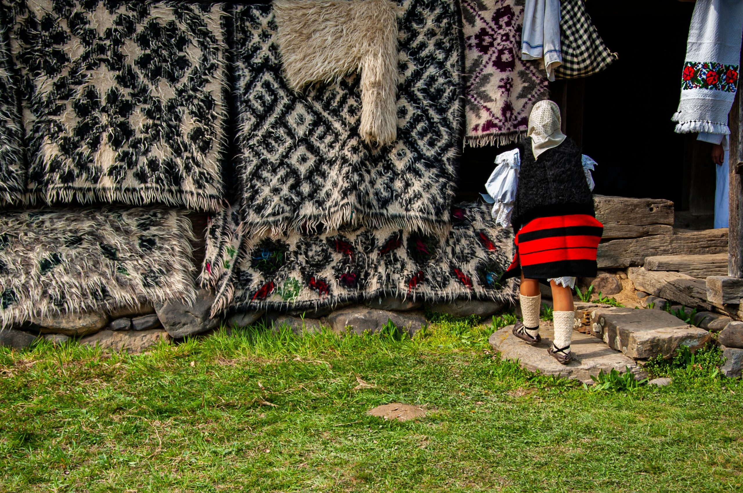 port traditional maramuresean