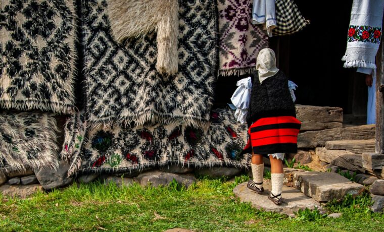 port traditional maramuresean