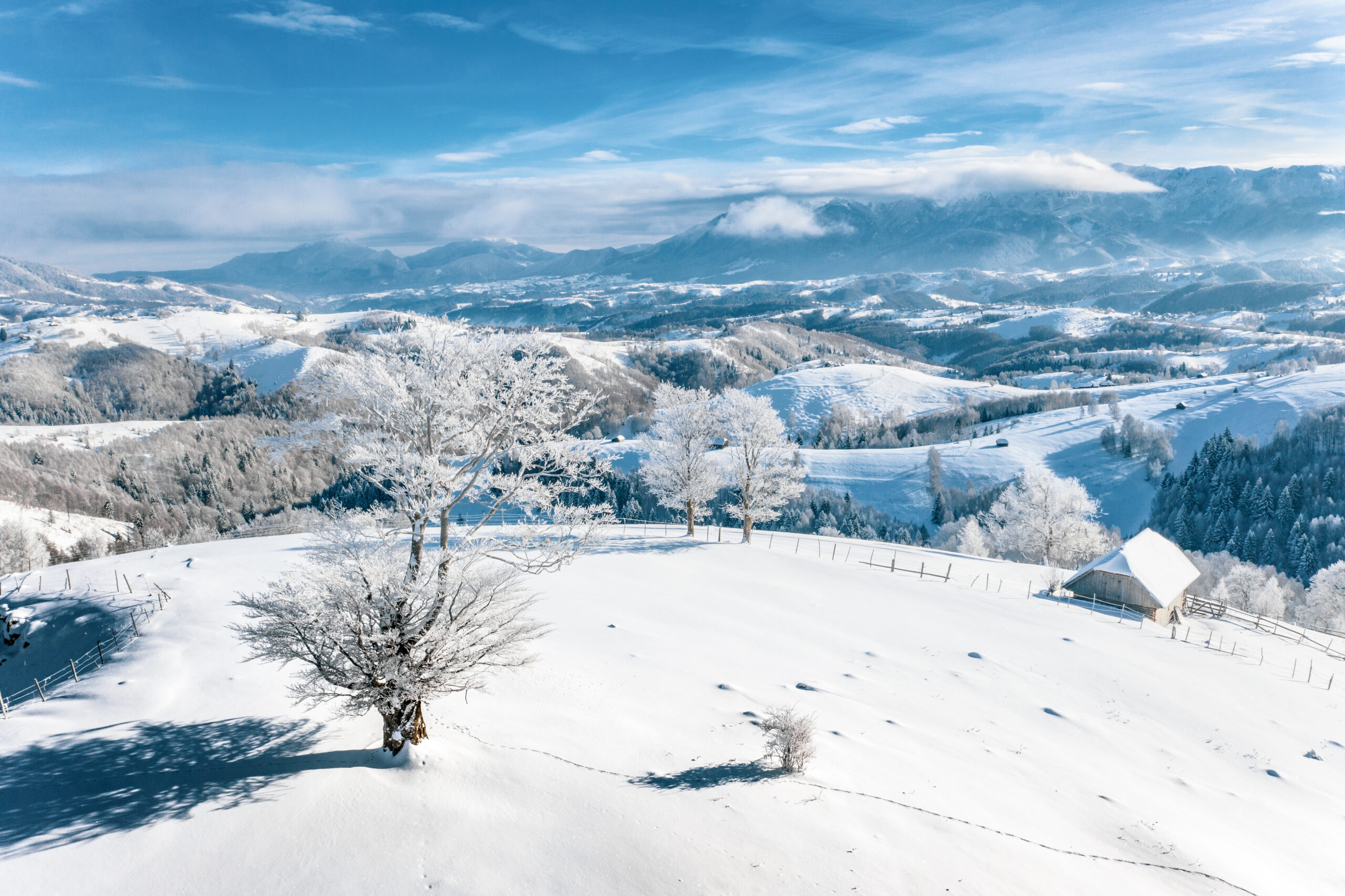 Plimbări lejere la zăpadă: 5 locuri superbe din România