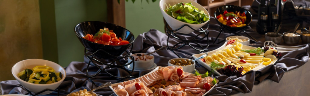 mic dejun la Valedor Hotel Boutique & Spa