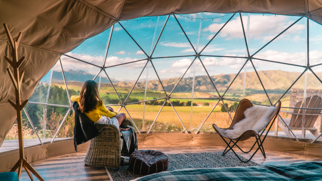 Glamping în România: 5 locuri superbe pe care să nu le ratezi