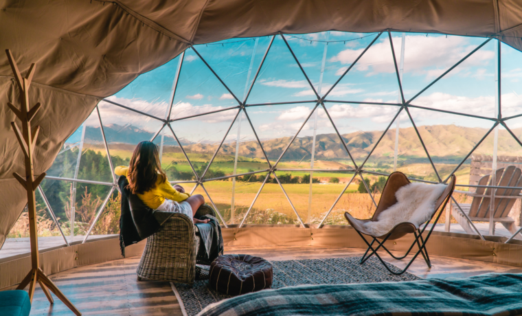 Glamping în România: 5 locuri superbe pe care să nu le ratezi
