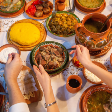 Gustul care te întoarce în timp: 5 pensiuni cu mâncare tradițională