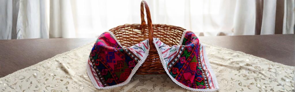 Paște în Maramureș: autenticitate și odihnă absolută în 2026 Coșul cu bunătăți pentru sfințit