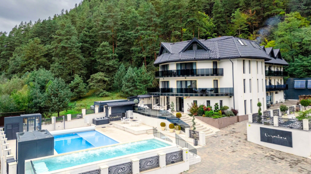 Carpentiere Arena Hotel & SPA: refugiul montan unde natura îmbrățișează luxul