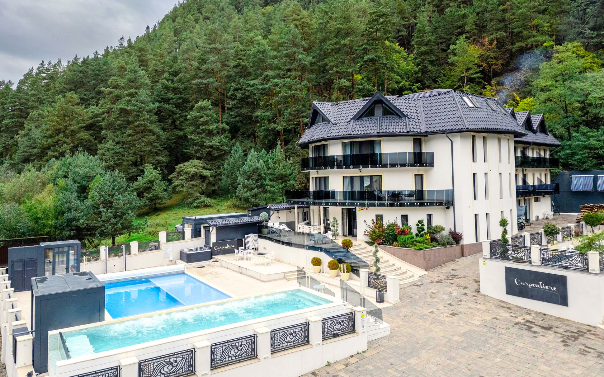Carpentiere Arena Hotel & SPA: refugiul montan unde natura îmbrățișează luxul
