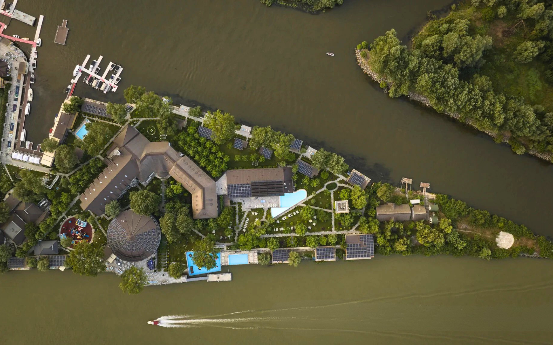 Lebăda Luxury Resort and SPA