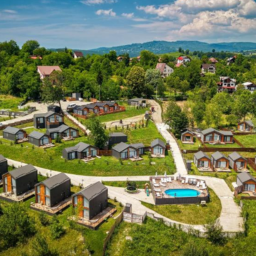 Moon Village Comarnic: oaza de liniște de la poalele munților