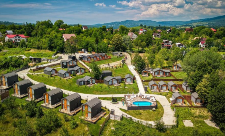 Moon Village Comarnic: oaza de liniște de la poalele munților
