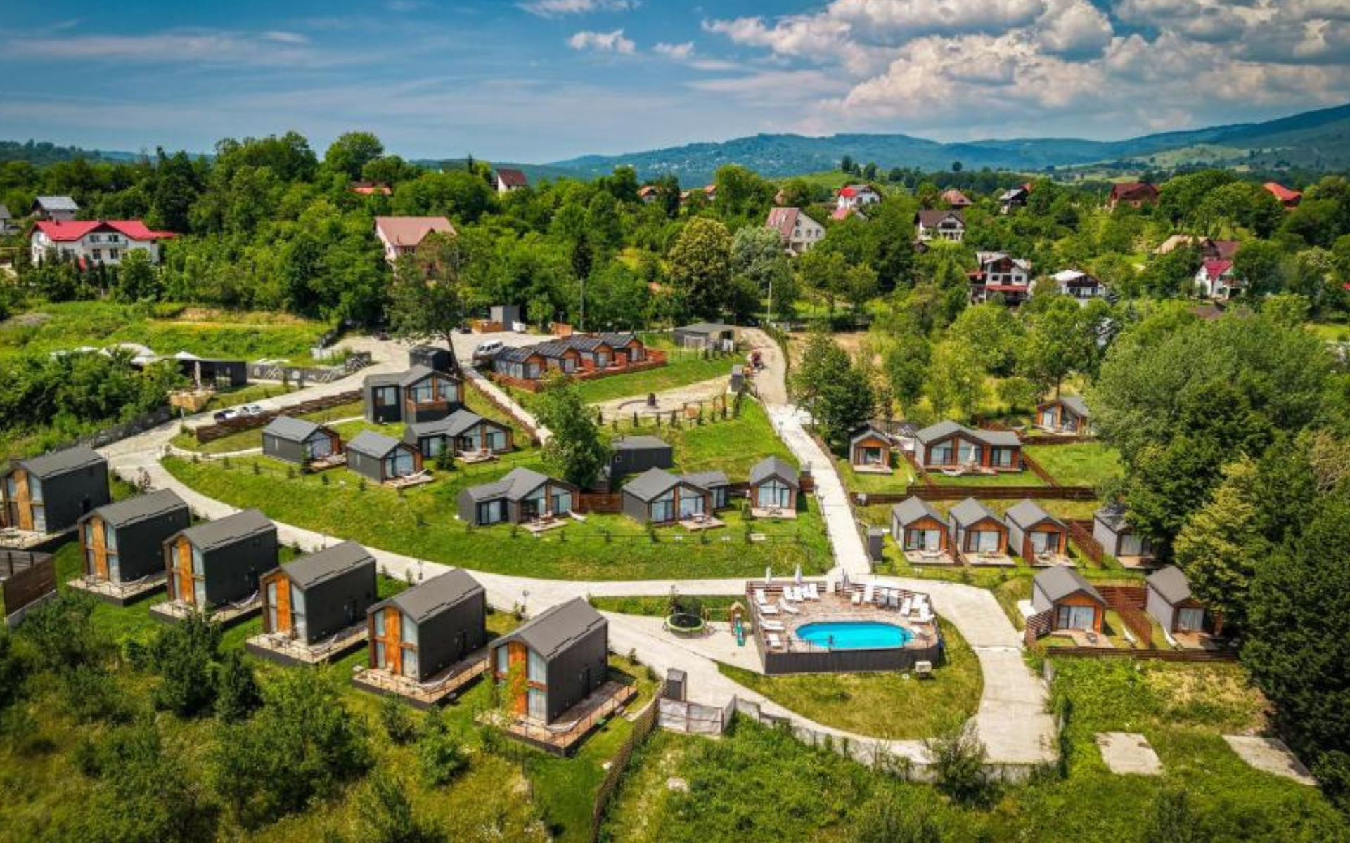 Moon Village Comarnic: oaza de liniște de la poalele munților