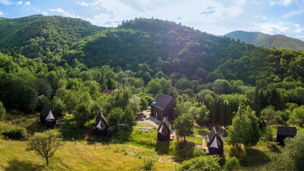 Portal Village Sibiel: sanctuarul tău pentru o deconectare absolută în inima naturii
