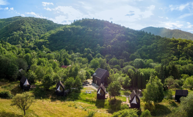 Portal Village Sibiel: sanctuarul tău pentru o deconectare absolută în inima naturii