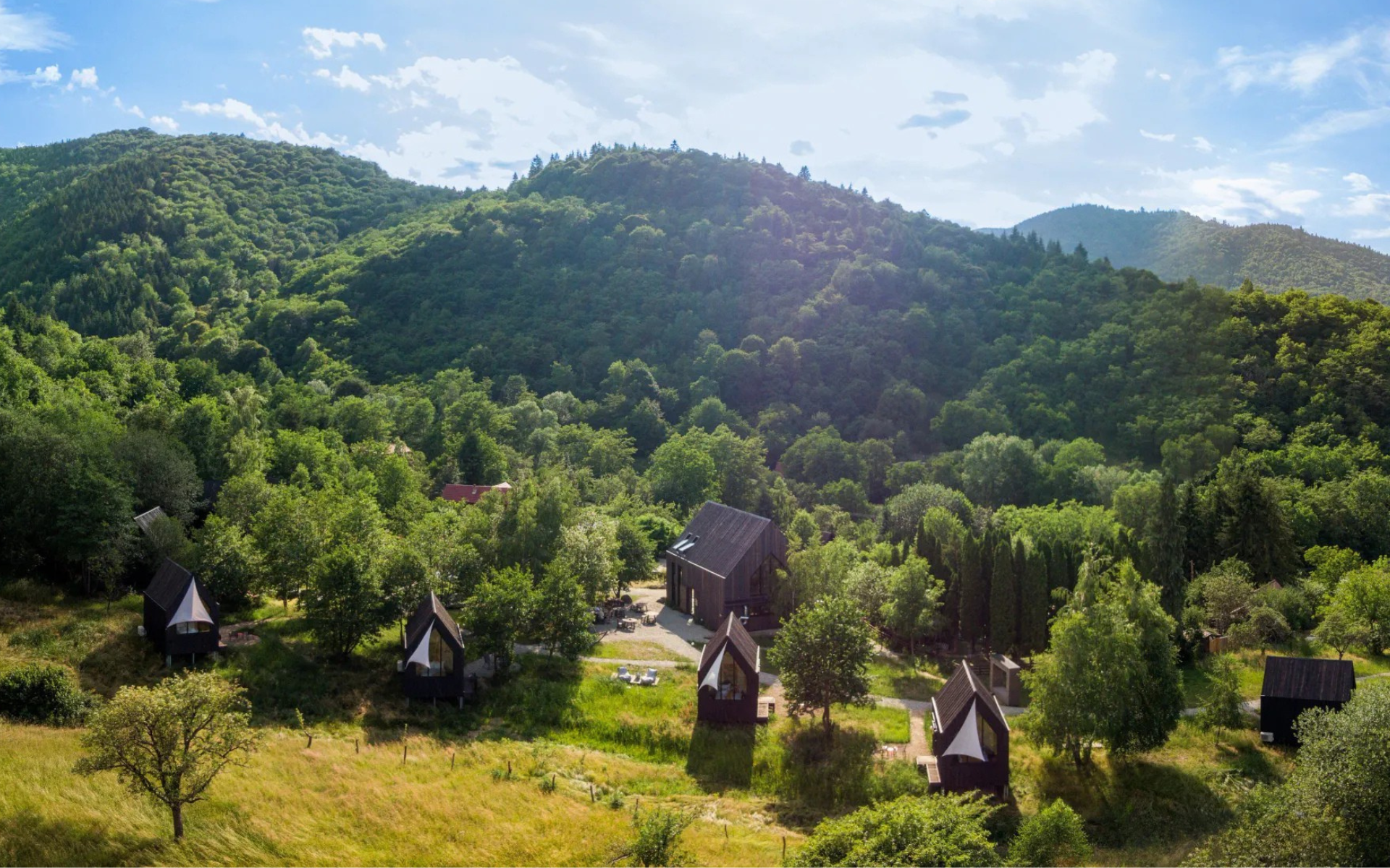Portal Village Sibiel: sanctuarul tău pentru o deconectare absolută în inima naturii